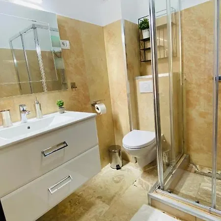 Maze Apartment Navodari